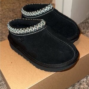 UGG black Tasman 9C